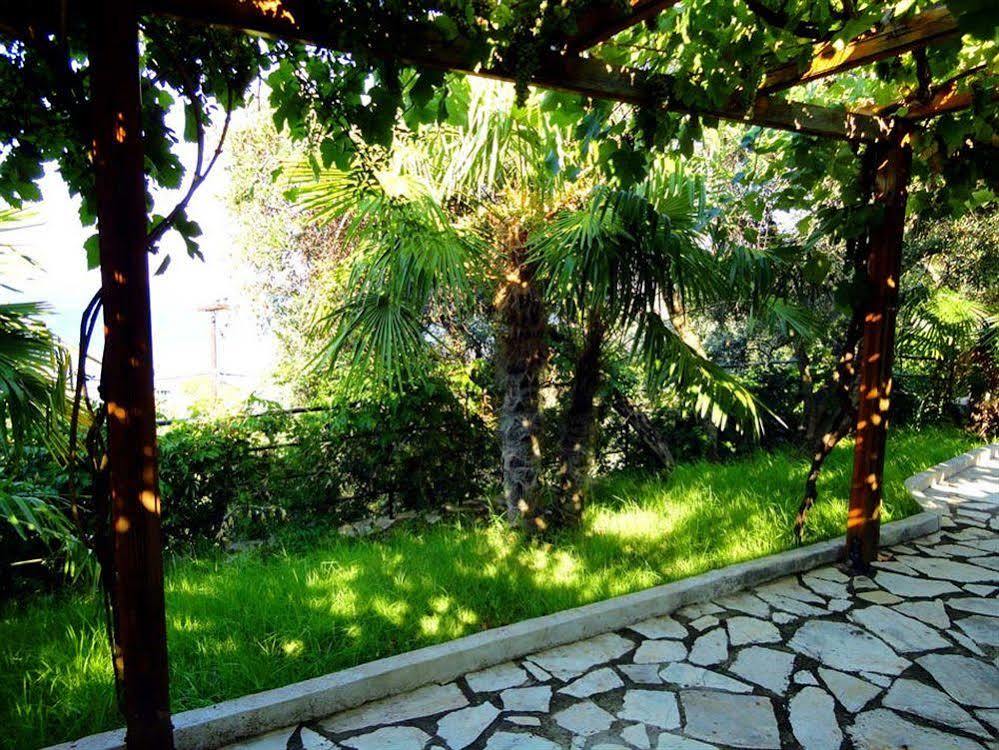 Dionysos Apartments Apraos Buitenkant foto